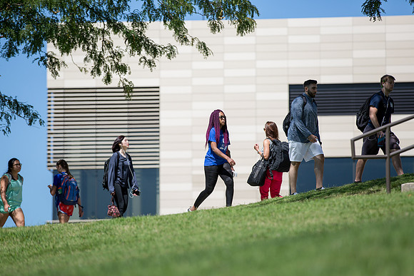 CAMPUS BEAUTY, Landmarks, Ornaments, Statues